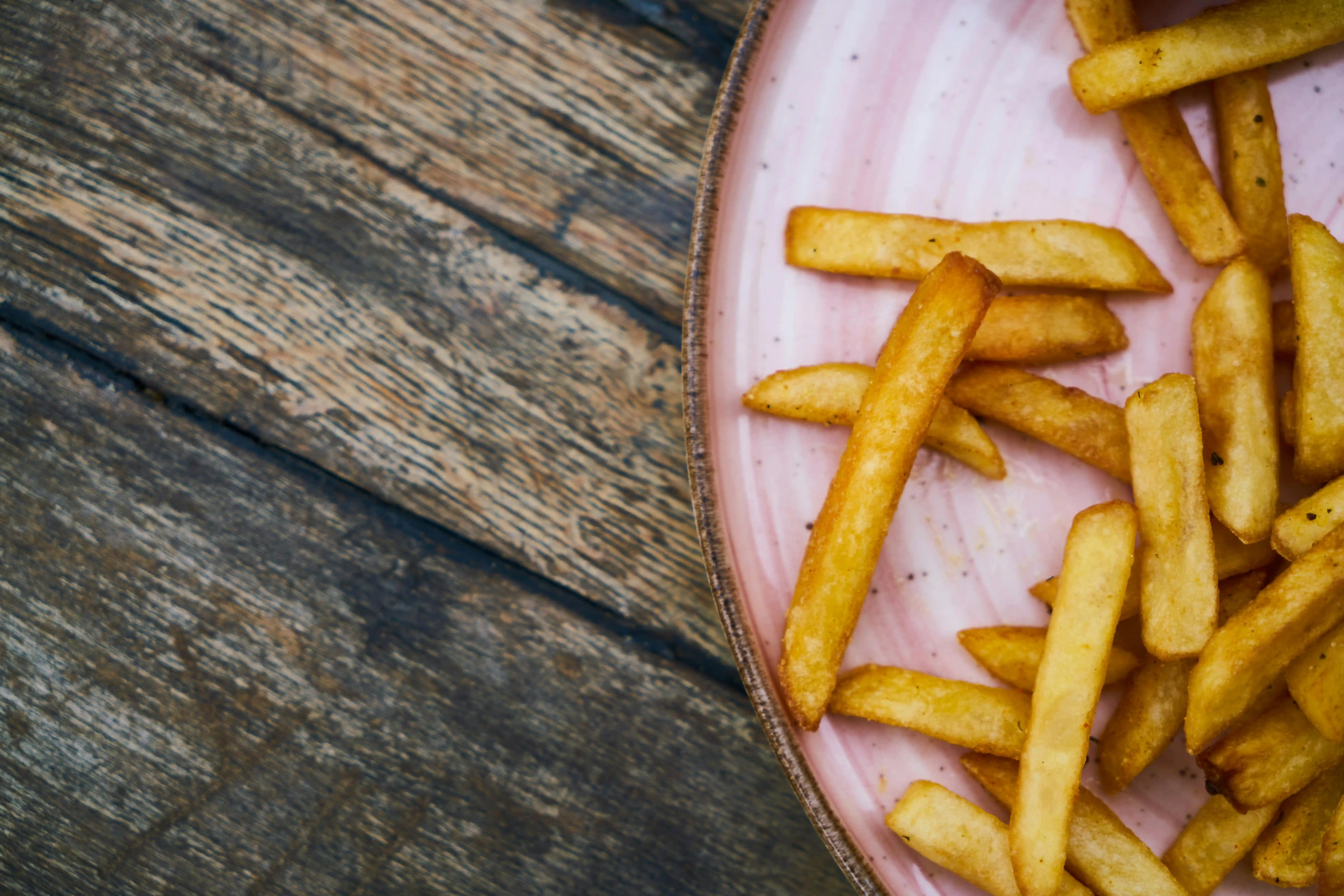 fries on a place